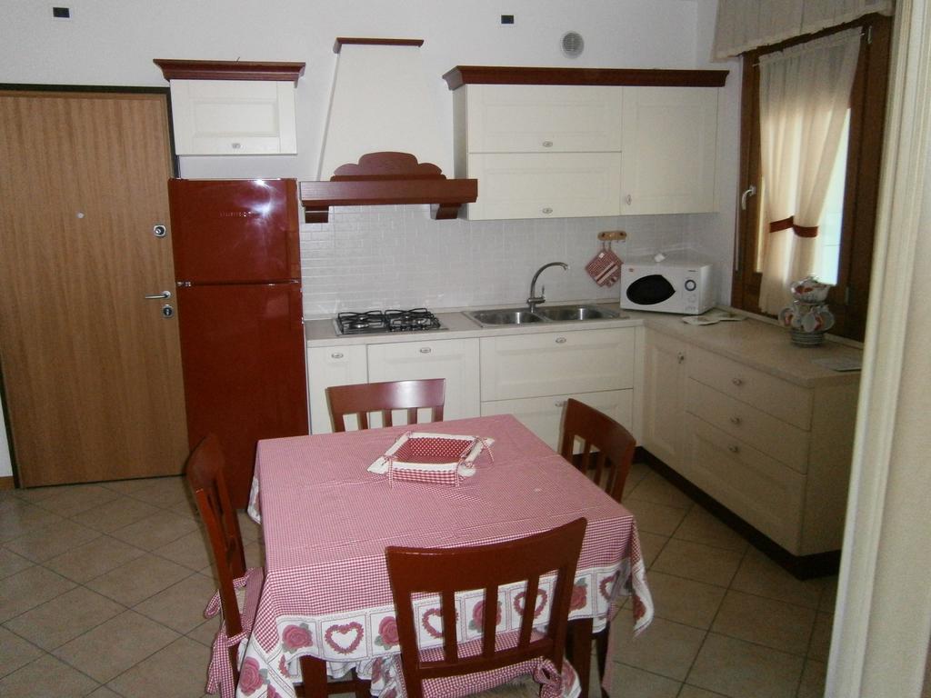 Residence Roberta Con Piscina - Agenzia Cocal Καόρλε Δωμάτιο φωτογραφία