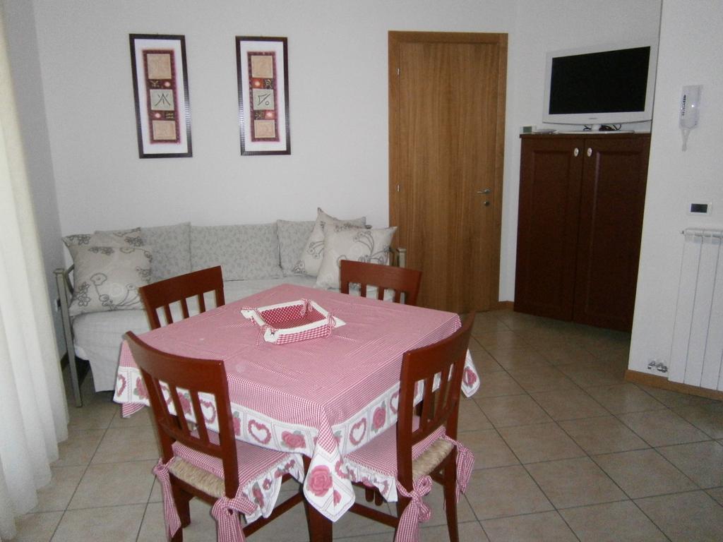 Residence Roberta Con Piscina - Agenzia Cocal Καόρλε Δωμάτιο φωτογραφία